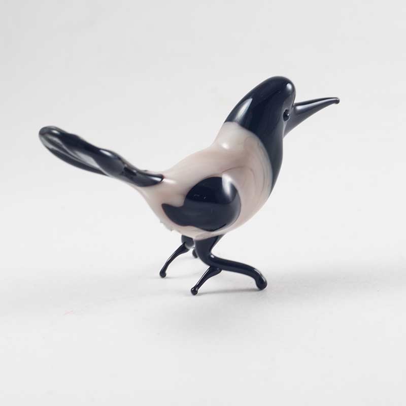 Glass Magpie Figurine in Glass Figurines Birds category