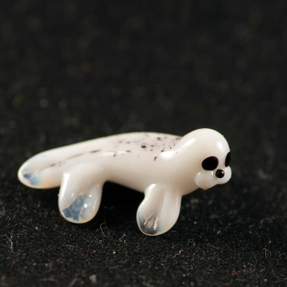 Tiny Glass Seal in Glass Figurines Miniature Figurines category