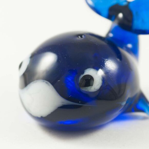 Glass Blue Whale Figurine in Glass Figurines Sea Life Creatures category