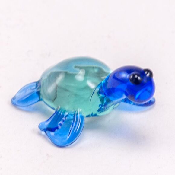 Tiny Blue Turtle in Glass Figurines Miniature Figurines category